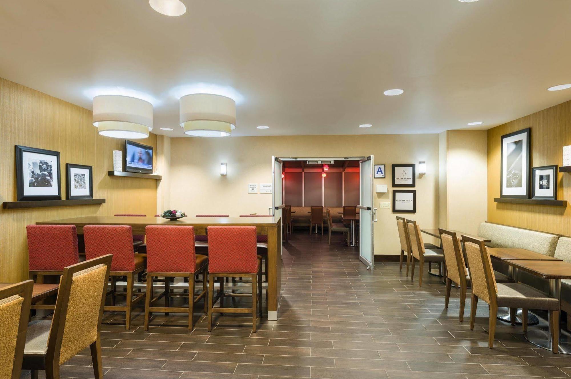 Hampton Inn Manhattan - Times Square South New York Exterior foto
